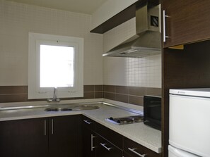 Fridge, microwave, coffee/tea maker