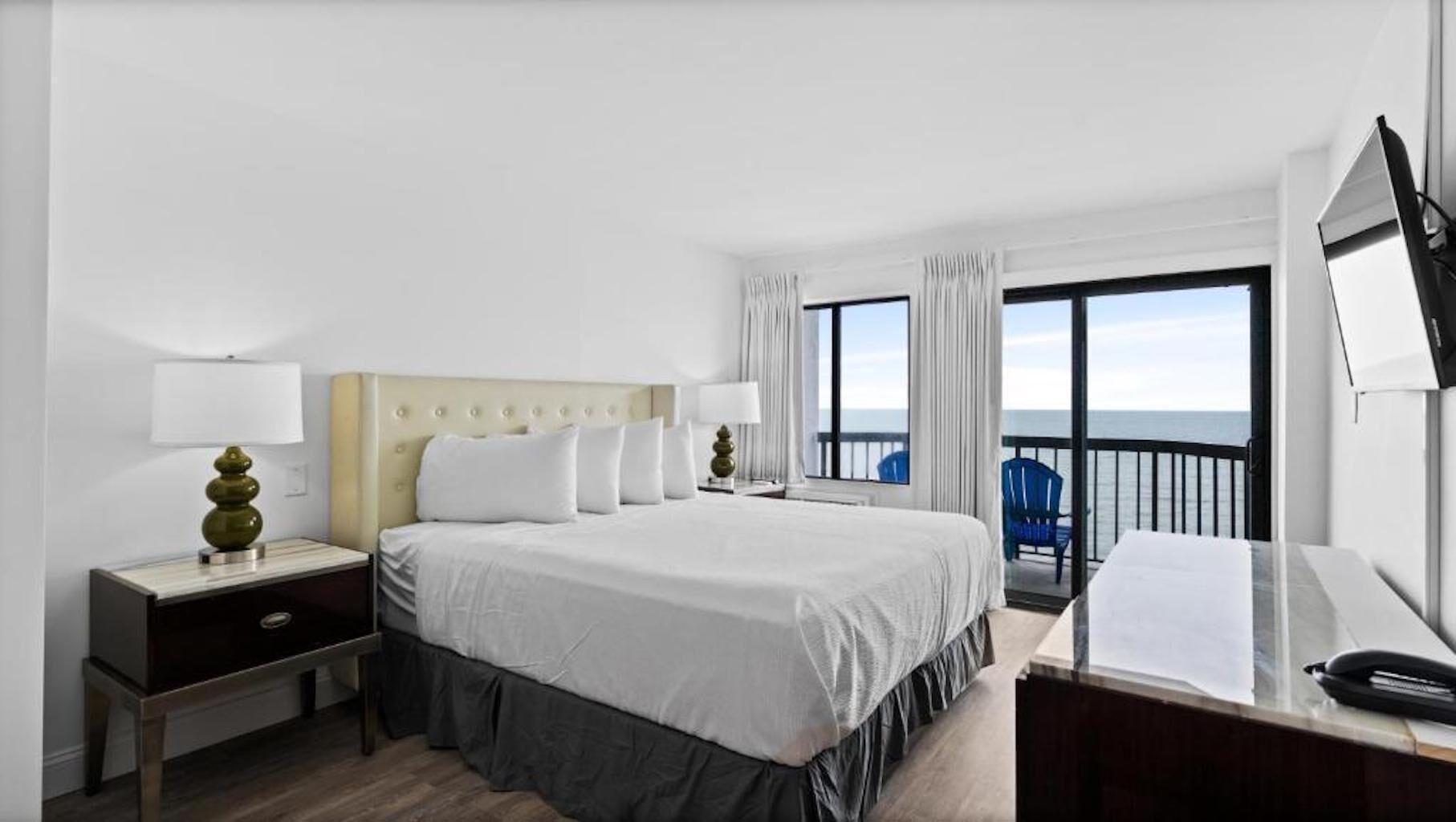 2 soverom, skrivebord, strykejern/-brett og wi-fi (inkludert)