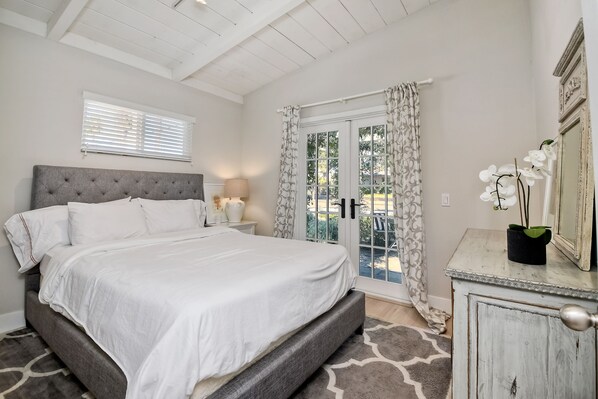 5 bedrooms, iron/ironing board, free WiFi, bed sheets