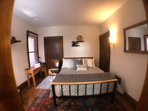 1 bedroom, iron/ironing board, WiFi, bed sheets - The Level Two Studio @ OSU & Short North (Columbus)