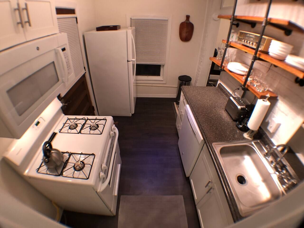 Geladeira, micro-ondas, fogão, cooktop