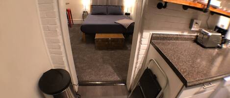 1 chambre, bureau, fer et planche à repasser, Wi-Fi