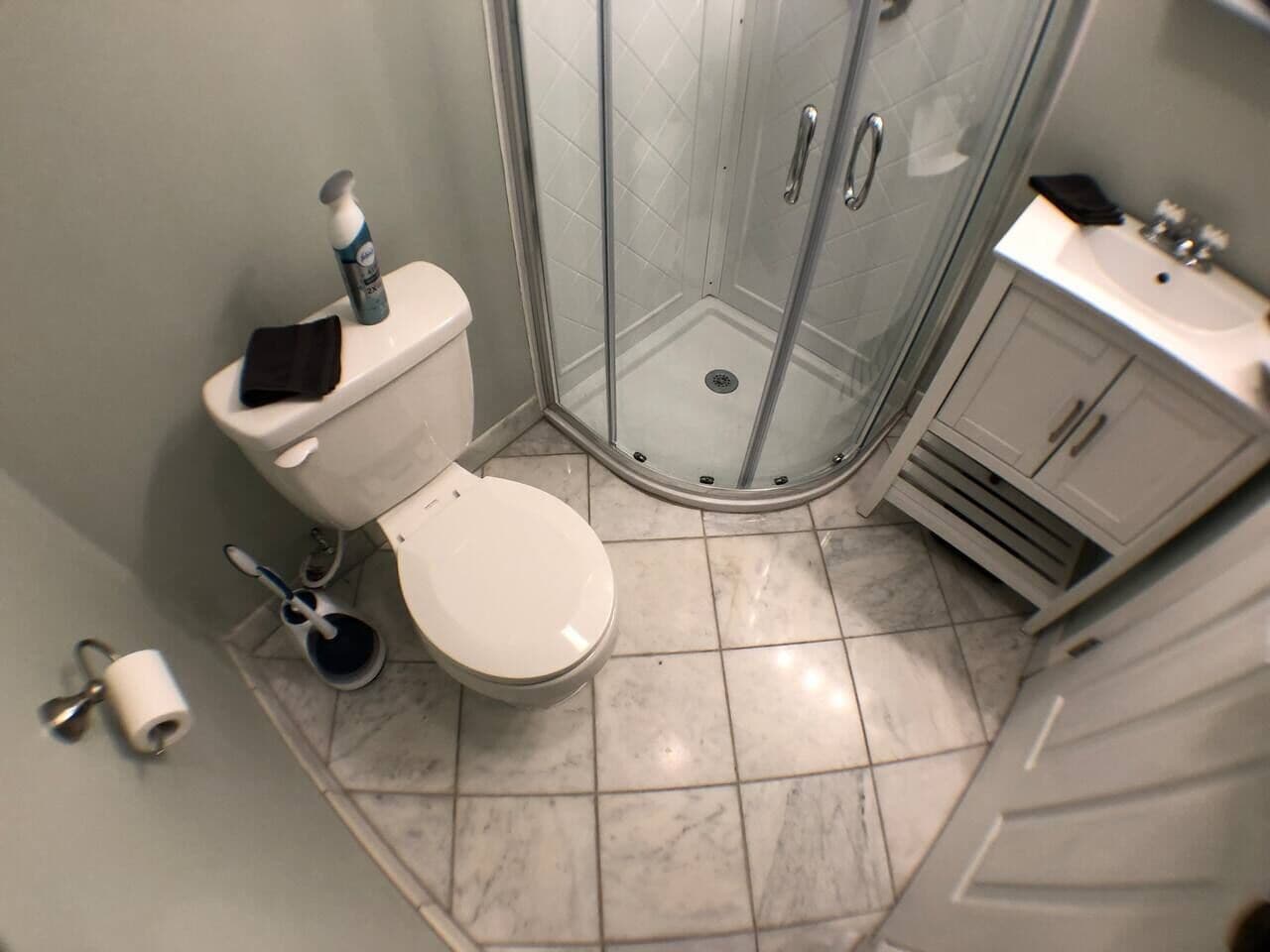 Dusche, Haartrockner, Handtücher