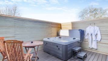 Bain à remous extérieur