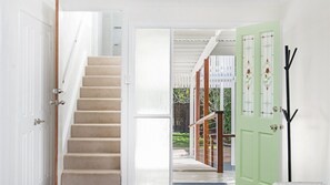 Interior - WHALESONG, TOP NOTCH (NEW BRIGHTON)