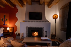 Smart TV, fireplace