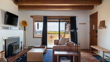 Smart-tv och eldstad