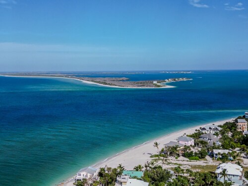 Casa Palma Hideaway! 4BD/3BA, Pool, Golf Cart,Outdoor Kitchen, Boat Slip + More!