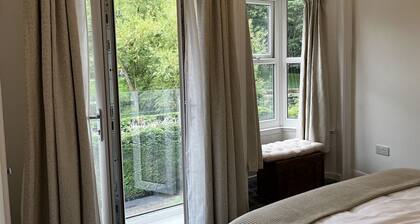 Riverside Cottage Morpeth town centre riverside location, off street car parking