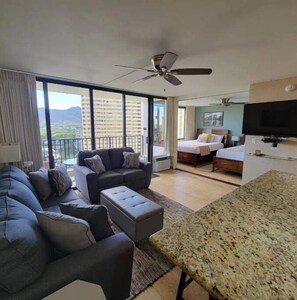 Smart TV - Waikiki Banyan - Makai Tower 1 - Diamond Head View w/Free Parking (Honolulu)