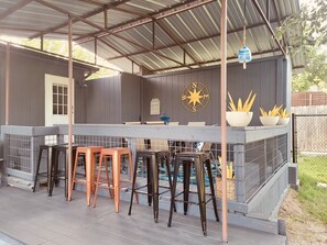 Outdoor dining - YELO BNB in Frisco, TX  (Frisco)