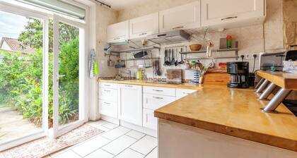 Villa 'Sam Suffy' with Private Terrace, Garden and Wi-Fi