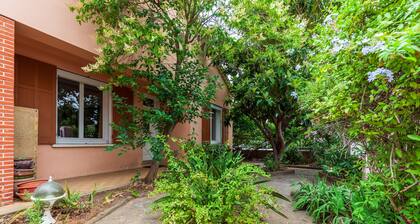 Villa 'Sam Suffy' with Private Terrace, Garden and Wi-Fi