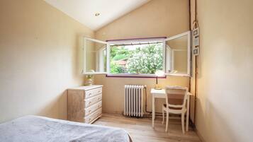 5 slaapkamers, een strijkplank/strijkijzer, gratis wifi, beddengoed