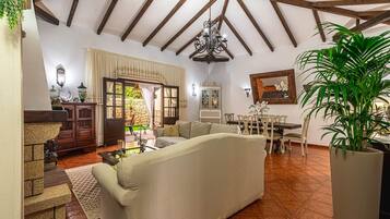 電視、壁爐、乒乓球設施