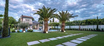 Villa "Sirmione Lakefront" with Lake View, Private Heated Pool and Wi-Fi