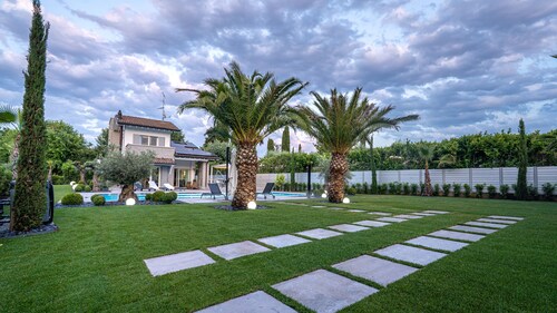 Villa "Sirmione Lakefront" with Lake View, Private Heated Pool and Wi-Fi