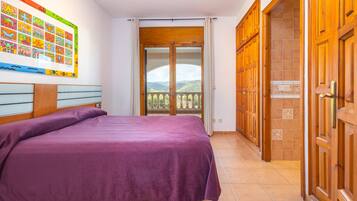 4 bedrooms, free WiFi, bed sheets