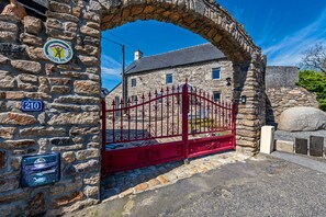 المنشأة من الخارج