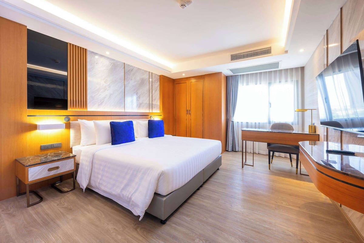 Family Suite | Down duvets, in-room safe, desk, laptop workspace