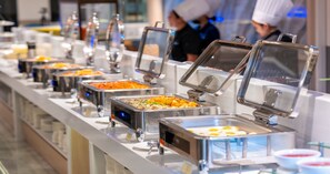Tägliches Frühstücksbuffet gegen Gebühr