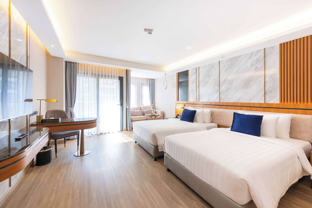 Deluxe Twin Room, 2 Single Beds | Down duvets, in-room safe, desk, laptop workspace