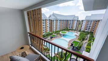 Down duvets, in-room safe, desk, laptop workspace