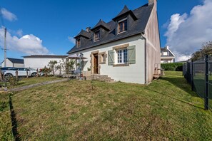 A two-story house with a sloped roof, a front porch, and a small front yard. - Holiday Home 'Typenhir' with Private Terrace, Private Garden and Wi-Fi (Camaret sur mer)