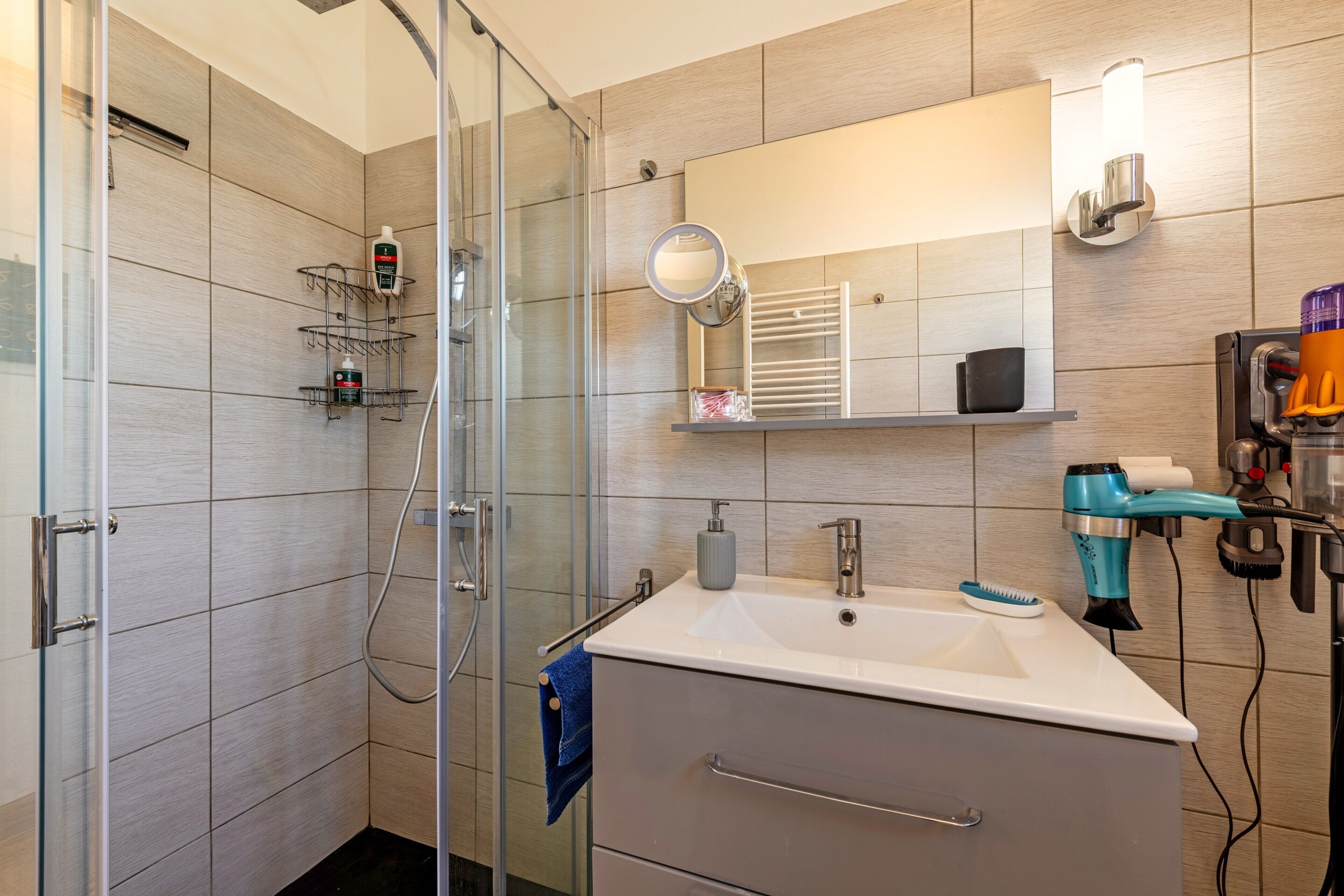 Een douche, een haardroger
