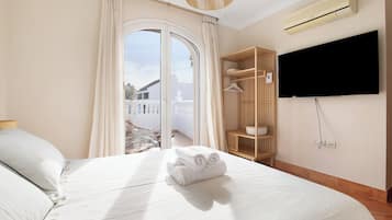 4 slaapkamers, een strijkplank/strijkijzer, gratis wifi, beddengoed
