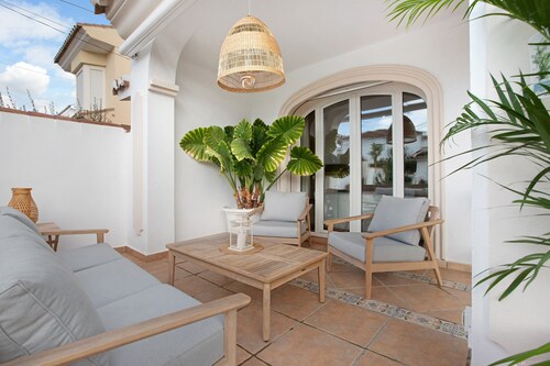 La Casita del Mar – House with Jacuzzi, Garden & Terraces 300 m from the Beach in Torremolinos