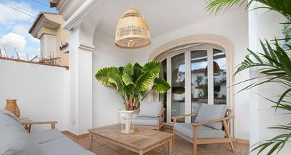 La Casita del Mar – House with Jacuzzi, Garden & Terraces 300 m from the Beach in Torremolinos