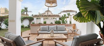 La Casita del Mar – House with Jacuzzi, Garden & Terraces 300 m from the Beach in Torremolinos