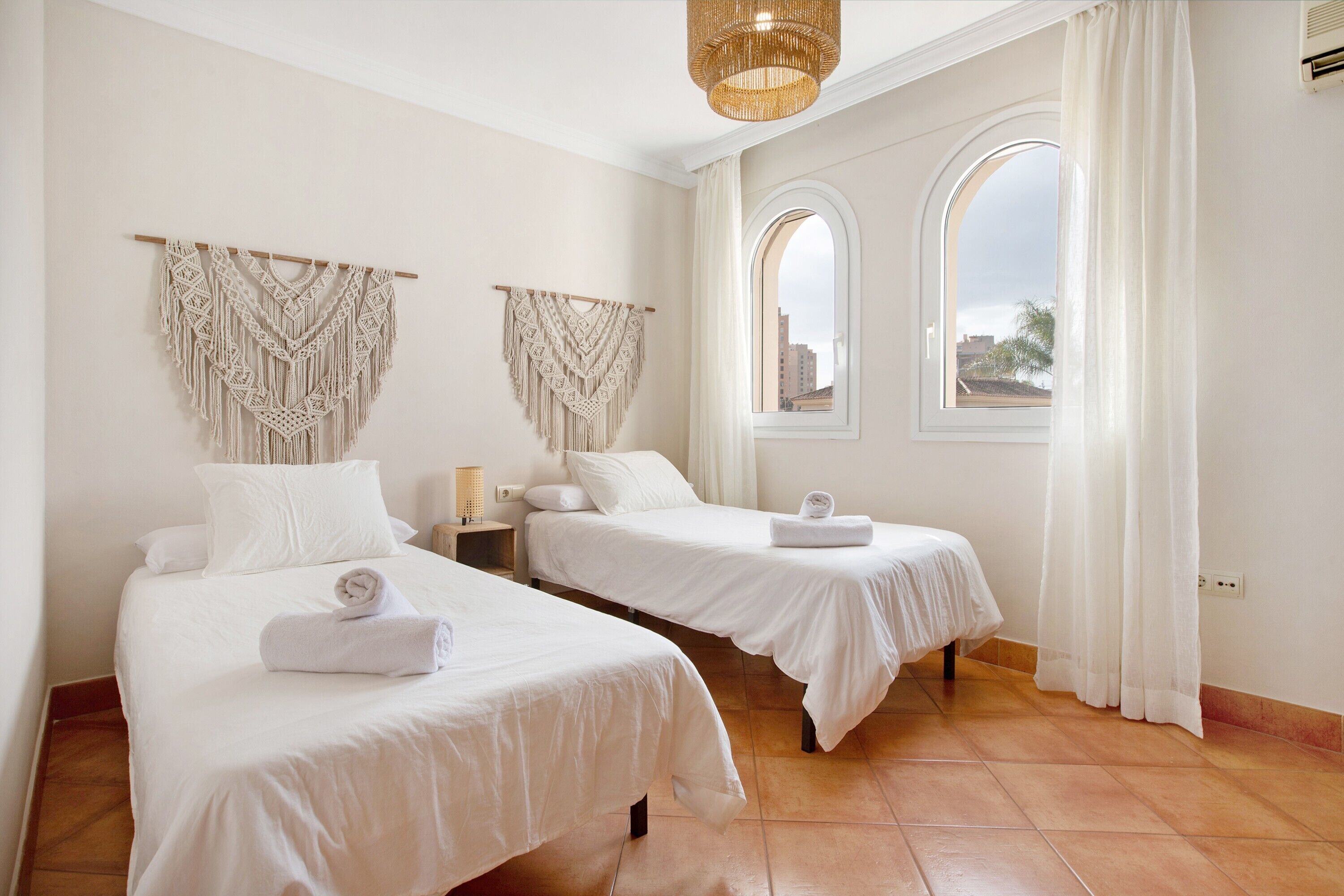 4 室のベッドルーム、アイロン / アイロン台、WiFi (無料)、ベッドシーツ