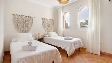 4 bedrooms, iron/ironing board, free WiFi, bed sheets