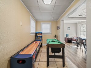 Game room - HS Getaway, Game Room, Fire Pit + Walkable, Downtown + Fully Fenced,Pet Friendly (Hot Springs)