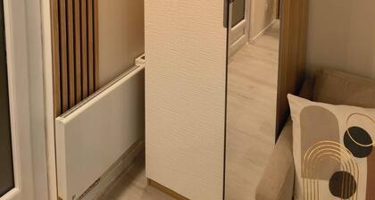 Studio neuf cosy, Cinéma Room RER C