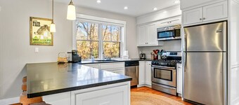 Modern Family Home Walkable to Town