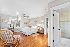 4 bedrooms, desk, iron/ironing board, free WiFi