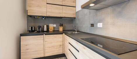 Fridge, microwave, oven, stovetop