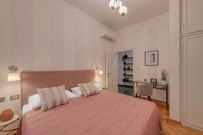 2 bedrooms, desk, iron/ironing board, WiFi - Apartments Florence- Golden Tower with View (firenze)