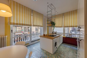 Fridge, oven, stovetop, dishwasher - Apartments Florence- Golden Tower with View (firenze)