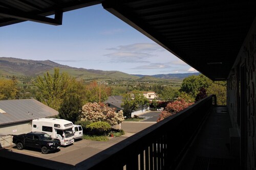 Ashland Commons Hostel