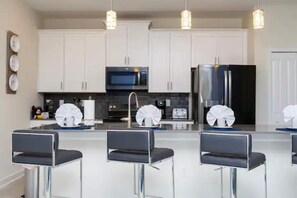 Microwave, dishwasher, coffee/tea maker, blender - 4BD Deluxe nxt to Mickey (Kissimmee)