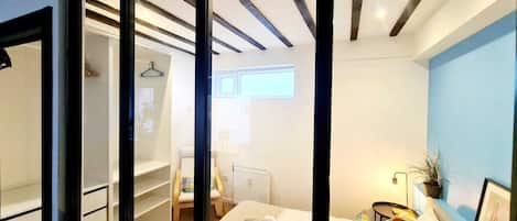 2 bedrooms, iron/ironing board, free WiFi