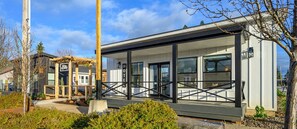 Exterior - Book the Ohana Bungalow at The Boutique Retreat in downtown McMinnville. (McMinnville)
