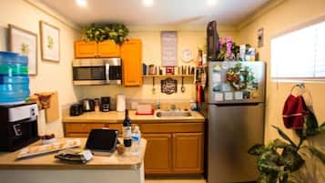 Fridge, microwave, coffee/tea maker, electric kettle