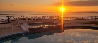 Olas ocean suite, pool, jacuzzi, bbq & terrace..Pet friendly, gated & secure