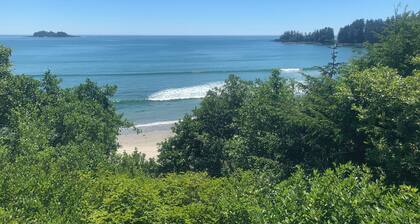 White Haus - Cozy rainforest retreat 5 minutes walk to Big Beach and trails.