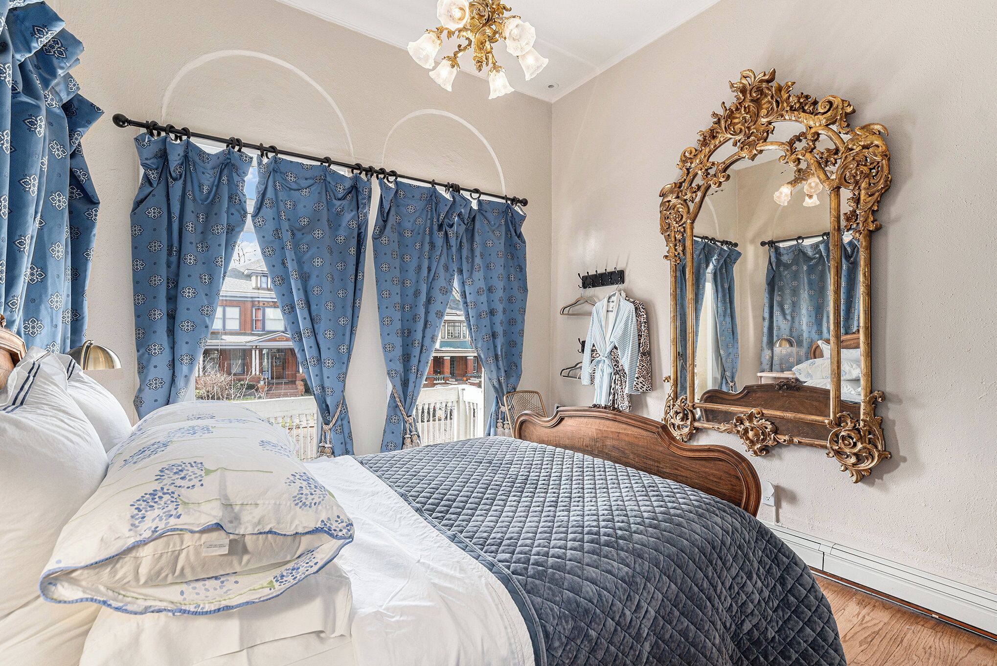 3 Schlafzimmer, Schreibtisch, Bügeleisen/Bügelbrett, WLAN